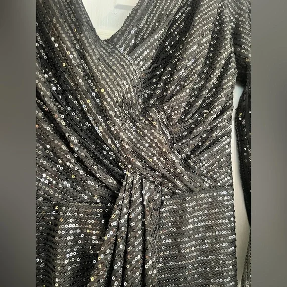 Elegant Black Sequin Dress - Picture 3 of 5